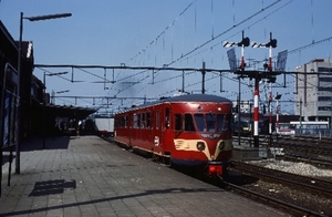 NS DE1 43 vertrekt uit Heerlen met rookpluim op 6 mei 1979 via de