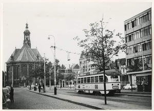 Turftmarkt  gezien naar het spui en nieuwe kerk 1965