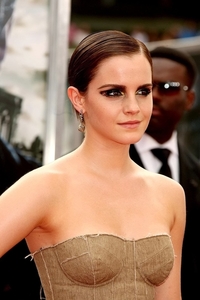 emma-watson-linen-and-silk-dre-hot-1064483591