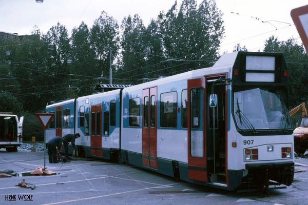 Een fikse ontsporing in Amsterdam met de 907.08-10-1990-2