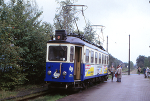WLB 28 staat op de regenachtige 22e september 1990 bij station Am