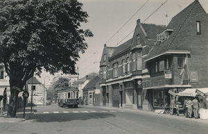 A512 in Oegstgeest Geversstraat. 06-1960.
