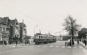 De A604-603 met ex. Gooische bijwagen B22 aan het begin van de Ri