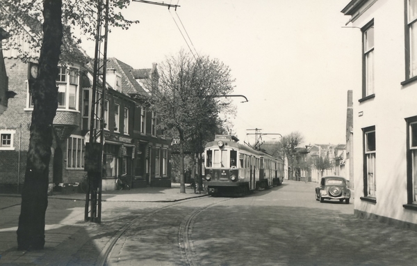 Katwijk, Rijnstraat met B516+A404+B401 in 1957.