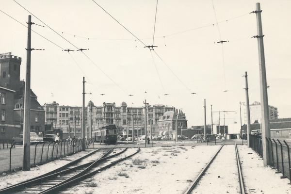 Scheveningen eindpunt Harstenhoekstraat, met de A506+B203 08-1957