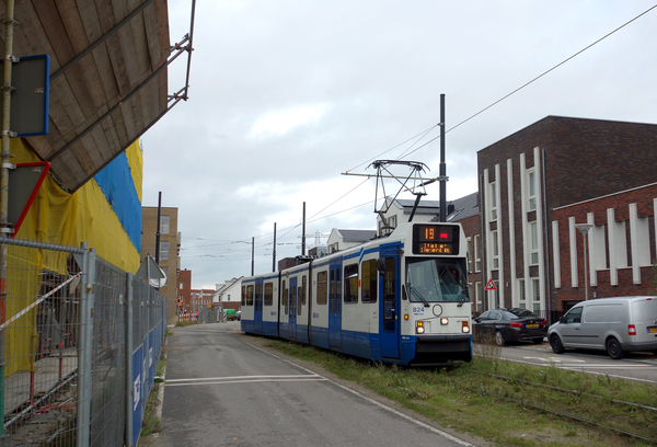 Amsterdamse tramlijn 19 (voorheen 9) in Diemen 824 op 27 oktober 