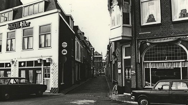 Kikkerstraat, gezien van de Stationsweg-Huijgenspark naar het Gro
