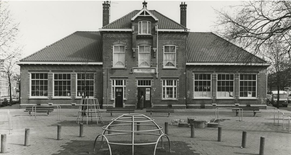 's-Gravenzandelaan 187-185, openbare kleuterschool De Zonnehoek.1
