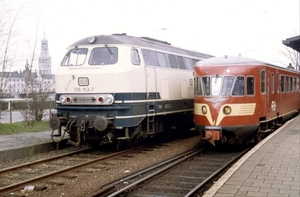 DE2 96 naast DB 216 153-7 in Kampen, juni 1984.