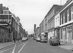 Hemsterhuisstraat, gezien van de Veenkade naar de Elandstraat 196