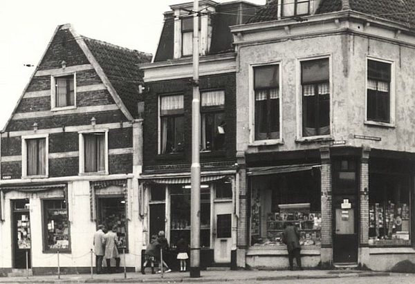 Wijnhaven, tussen de Fluwelen Burgwal en Nieuwe Havenstraat