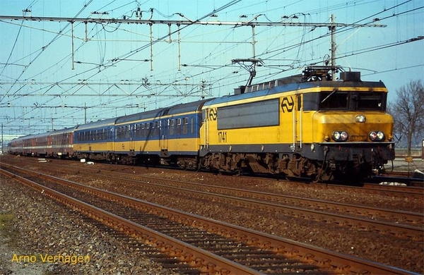 Een lekkere gemengde trein, onderweg van Den Haag richting het zu