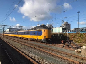 ICMm 4247 in het zonnetje op het emplacement van Leeuwarden  04-1