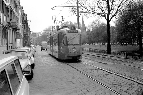 RET 232 (10) Eendrachtsweg bij Witte de Withstraat, 14 april 1965