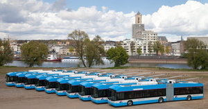 Een vloot gelede trolleybussen van BRENG