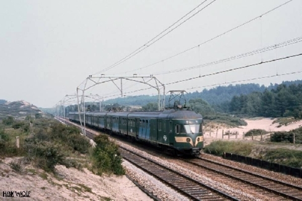 mat. 46 op de lijn naar Zandvoort. 06-08-1981