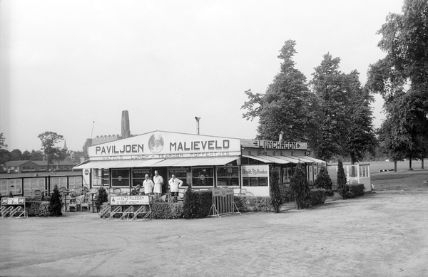 Juni 1952  Koekamplaan, Paviljoen Malieveld.