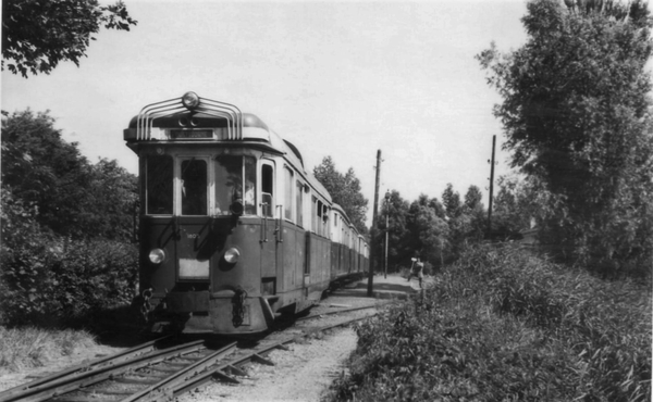MABD 1803 vertrekt op 28 juli 1963 van station Brielle met de BD1