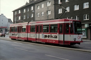 M6S-Tw 323 van de BOGESTRA rolt richting Bochum Hbf op 05.10.1985