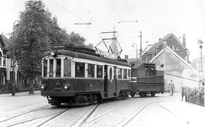 De Blauwe Tram, remise van Voorburg uitrijdend voor een controle 