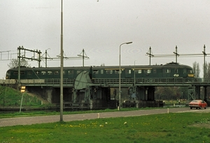 1975. De spoorbrug over de Vliet bij Leidschendam-Voorburg.