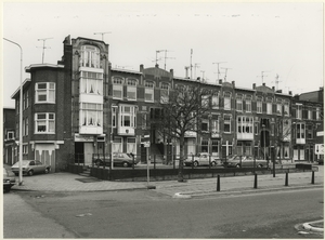 Den Haag. Delftselaan 161-125, gezien richting Westlandsestraat; 