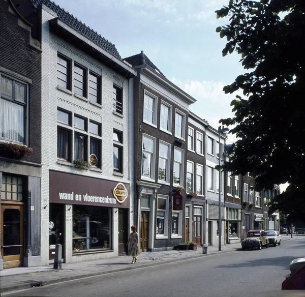 Den Haag. Stille Veerkade 34-48, gezien naar de Paviljoensgracht.