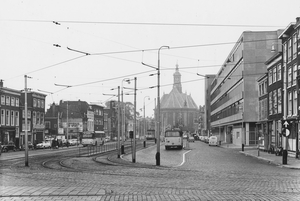 Houtmarkt (links) en Turfmarkt (rechts), gezien naar het Spui 196