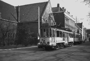Delft, Phoenixstraat, 66 + 133 (I1) als tram Delft - Den Haag. 11