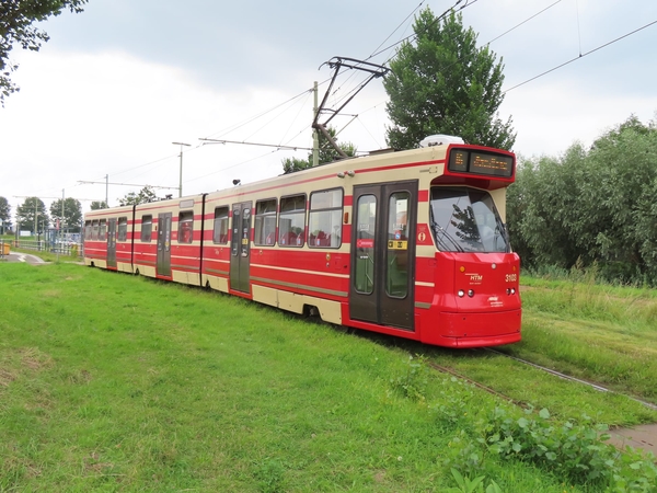 HTM 3103, Een GTL8-II Tram, Verlaat de tramhalte aan de Dorpskade