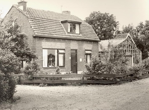 1976. Polderweg nummer 3, huis van de familie Van Haaster
