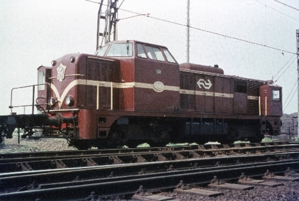 2530 In 1963 werd de loc bruin, net als de rest van de serie.