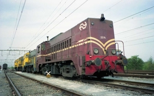 De 2275 Rotterdam noord goederen op 24-4-1993.