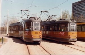 606 en 608 op lijn 9 op de Burgemeester Oudlaan. 21 april 1985.