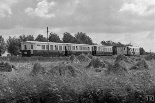 18 augustus 1963 een plaatje van de MABD 1804 met tram, komend va