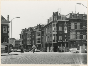 Spinozastraat, hoek Groenewegje, gezien vanaf de Paviljoensgracht