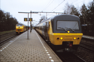 Station Mariënberg met de 2104 naar Emmen en de Plan U 139 als t