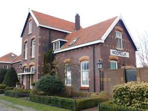 tation Noordijk,lag aan de vroegere spoorlijn Neede -Hellendoorn,