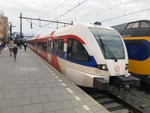 Arriva GTW 301 en 304 komen 7 september 2021 om 8.15 aan op spoor