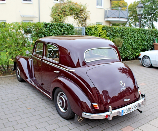 IMG_1143_Mercedes-Benz_220-W187-QQQ-Limousine_V6_1951-1955_bruin_