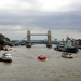 brug-rivier-boot-stad-achtergrond