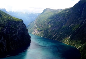 geiranger-geirangerfjord-rivier-fjord-achtergrond