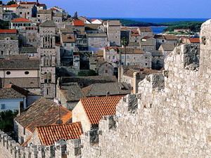 kroatie-town-bergdorp-huis-achtergrond