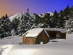 sneeuw-winter-bergen-huis-achtergrond