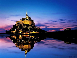 le-mont-saint-michel-reflectie-kasteel-frankrijk-achtergrond