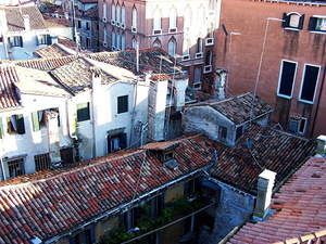 palazzo-contarini-del-bovolo-huis-venetie-dak-achtergrond