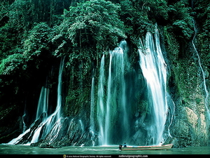 waterval-nat-geo-plaatsen-over-hele-wereld-natuur-achtergrond