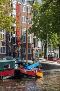 sailboat_and_houseboats_at_prinsengracht_1027_amsterdam_2017-09-1