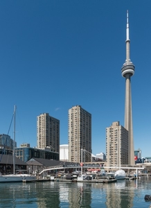 toronto_yacht_harbor_and_cn_tower__southeast_view_20170417_1