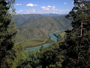 rivier-natuur-bergen-wolken-achtergrond
